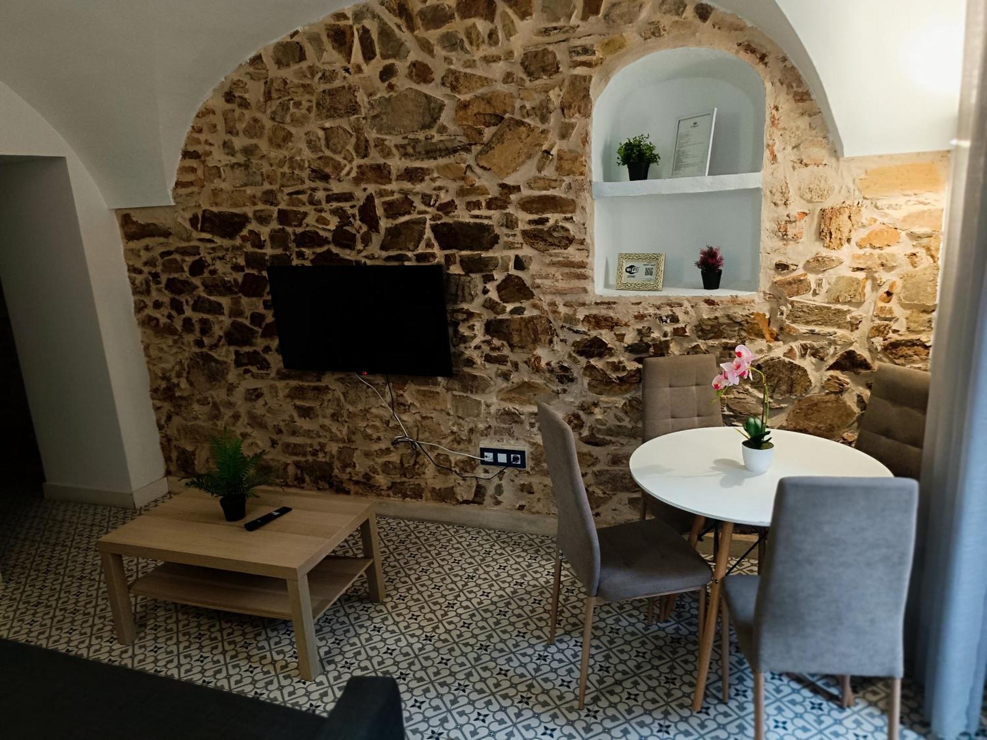 Al-Qazeres Suites Caces Dış mekan fotoğraf