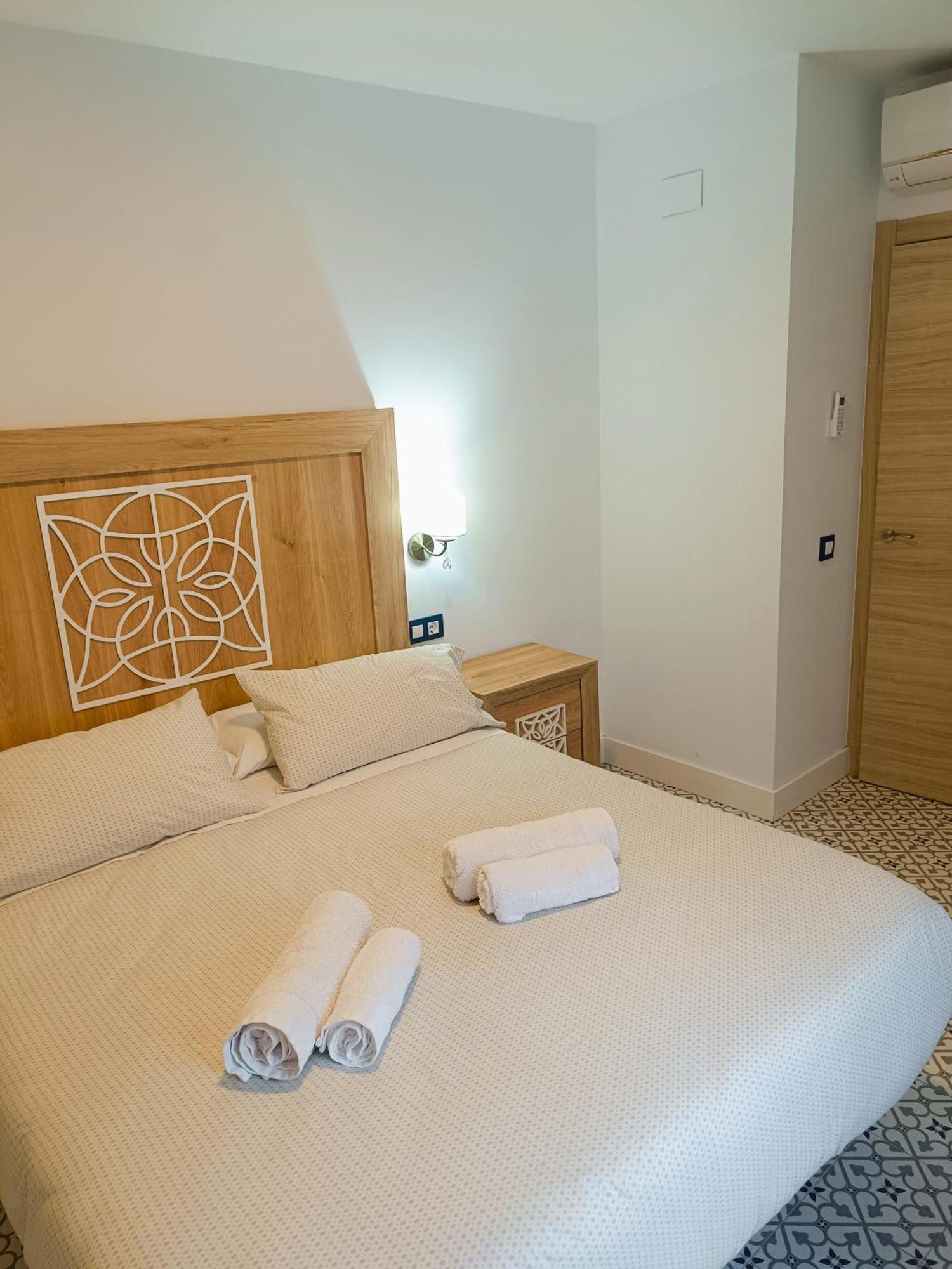 Al-Qazeres Suites Caces Dış mekan fotoğraf